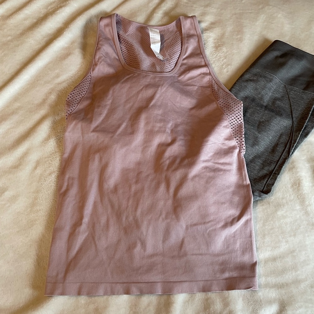 Fabletics bundle - Picture 3 of 4